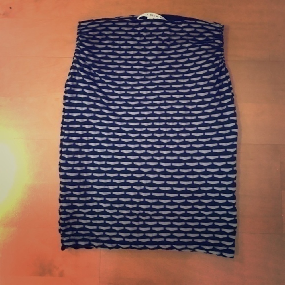 Max‎ Studio navy blue and tan pencil skirt XS